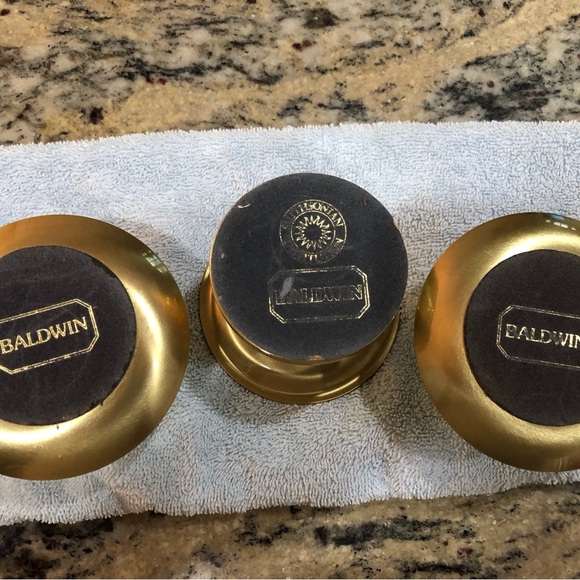 SOLD  VINTAGE Baldwin Brass Candlestick Holders & Pillar Candle Base, lot of 3. - Picture 6 of 6